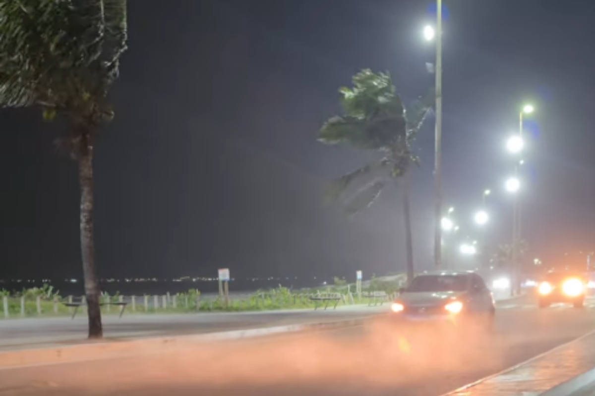 Imagem vinculada ao feed original: RJ: rajadas de ventos de até 70 km/h assustam moradores e geram alerta