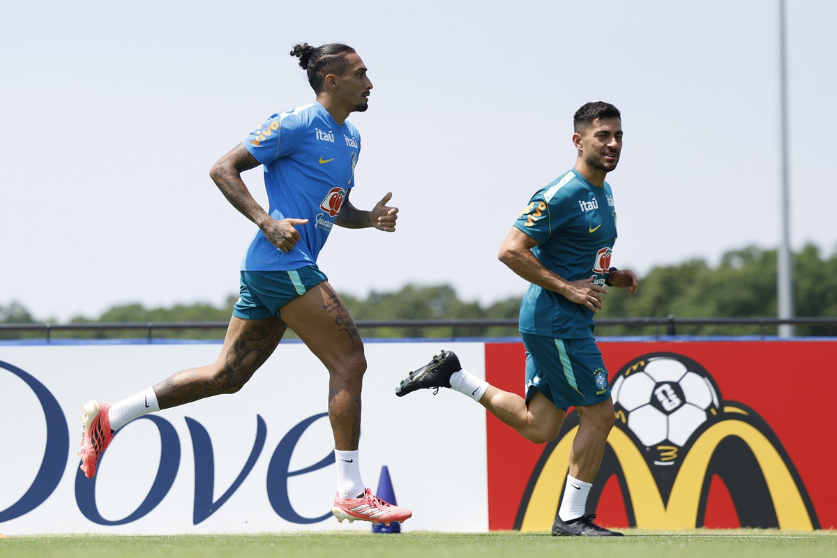 Copa do Mundo: Raphinha volta a treinar em campo com a Seleção