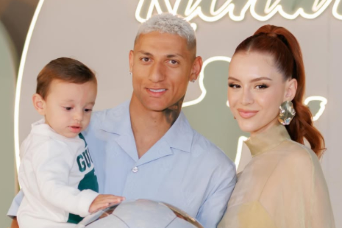 Torcedores prestam apoio a Richarlison após ataques racistas nas redes