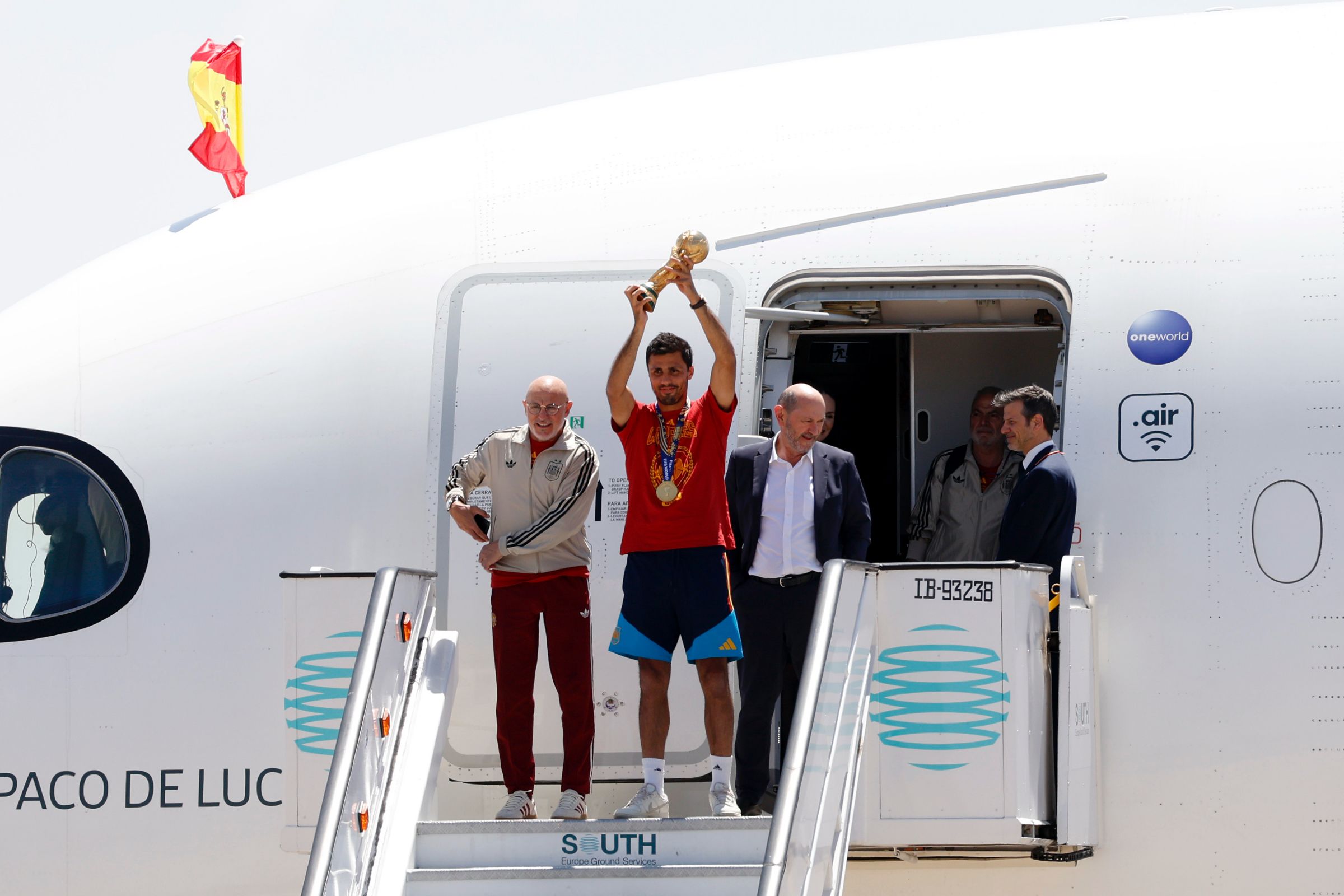 Seleção da Espanha desembarca em Madri após título da Copa do Mundo