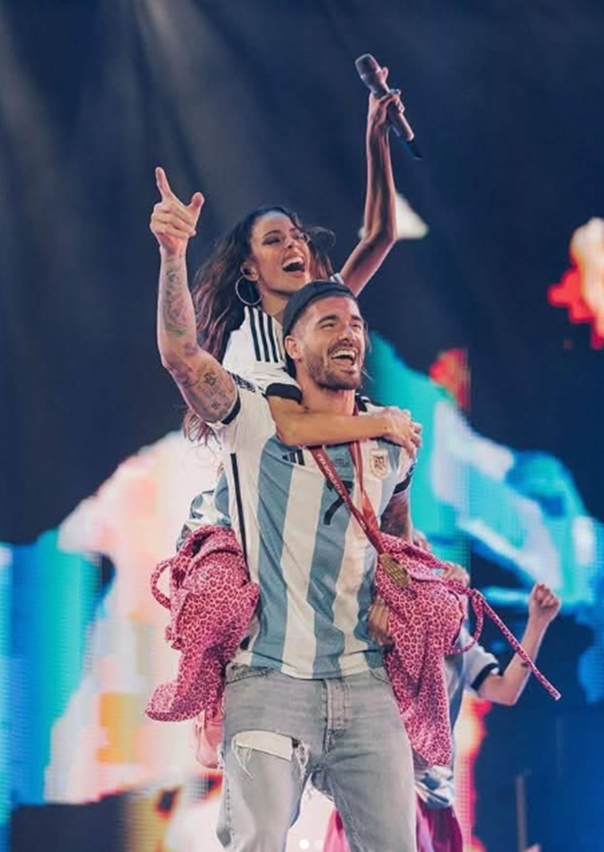 Rodrigo De Paul, da Argentina, com a noiva, Tini Stoessel