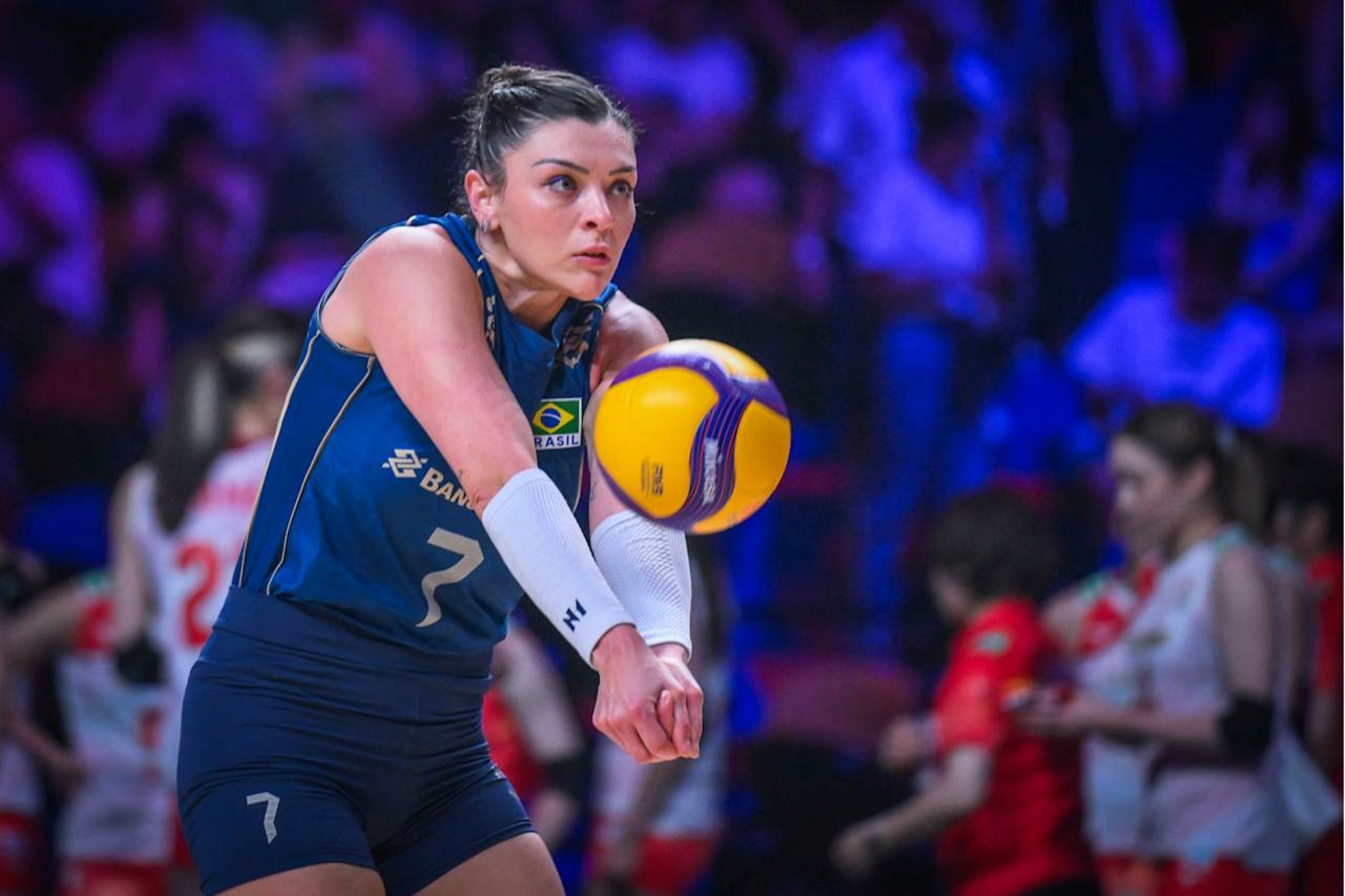 Rosamaria defende Tifanny após CBV vetar mulheres trans no vôlei - QTU Questões do Universo