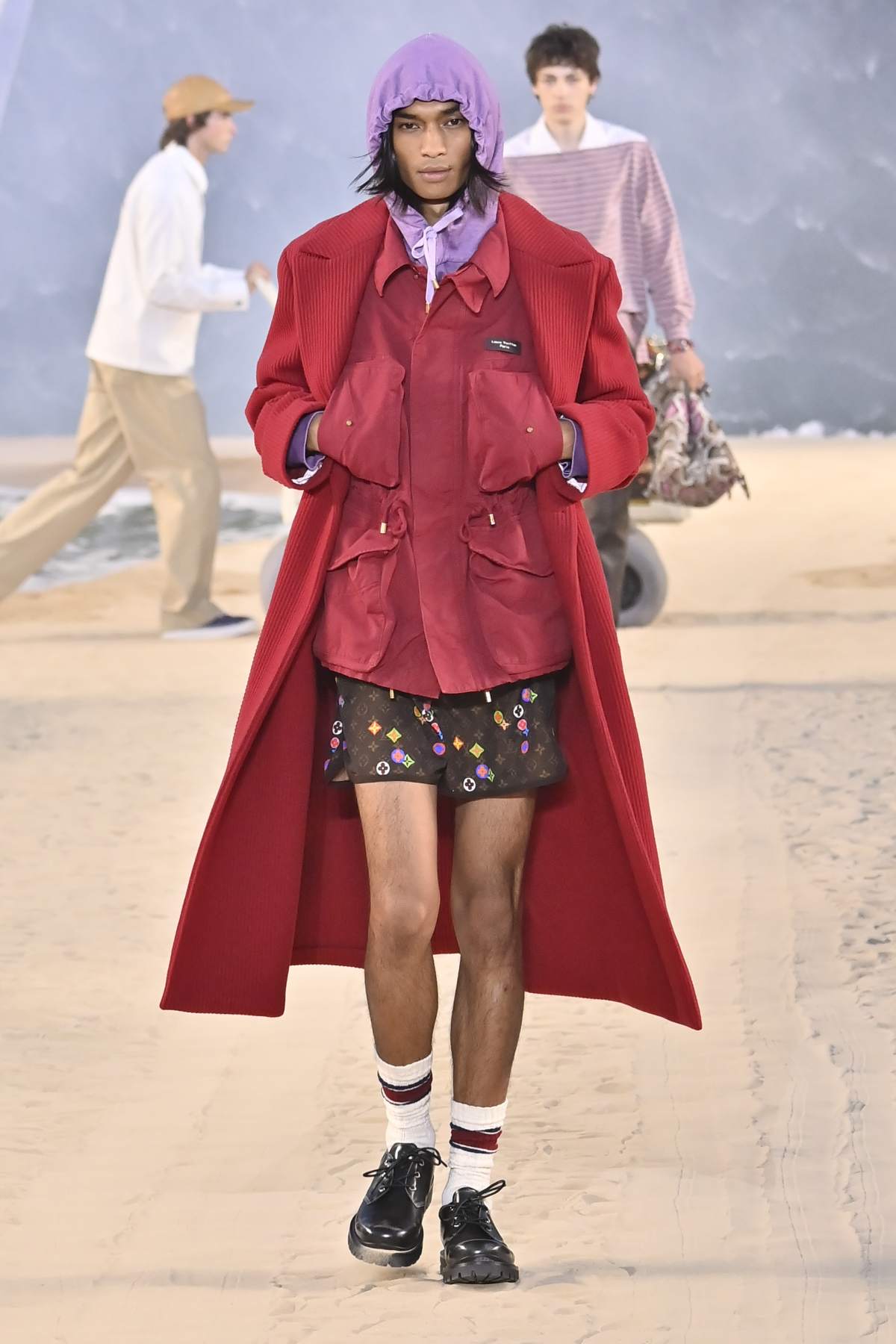 foto com cor. Desfile Louis Vuitton primavera/verão 2027 - metrópoles