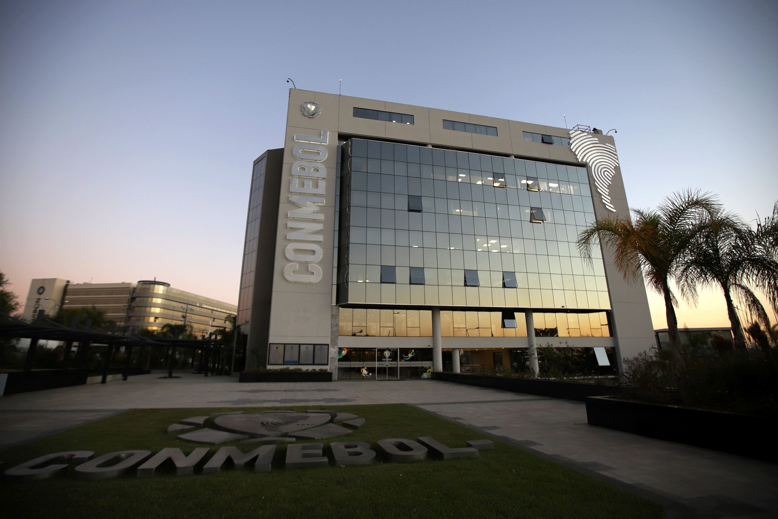 Conmebol se posiciona sobre proposta de privatização da Fifa