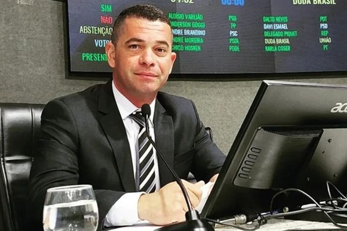 Presidente da Câmara de Vitória xinga: “Que se foda e o meu pau cresça”