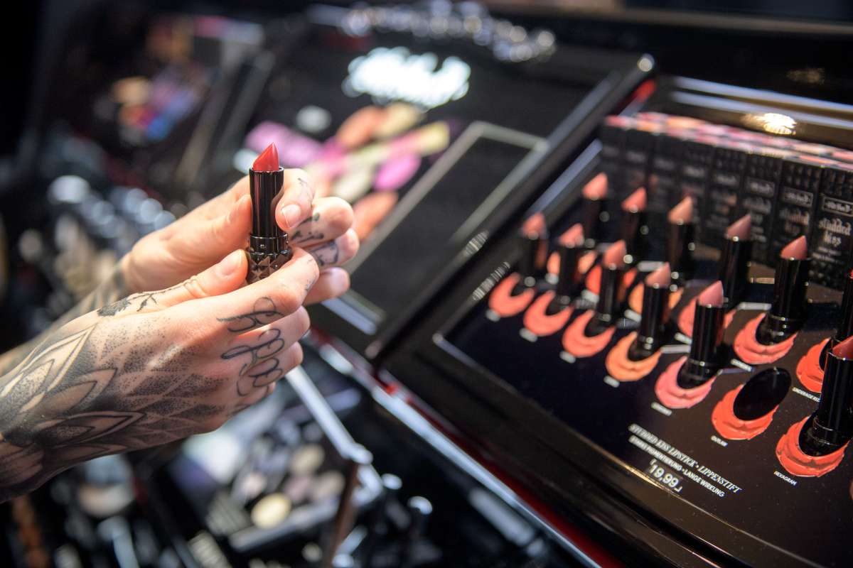 foto com cor. produtos da loja sephora - metrópoles