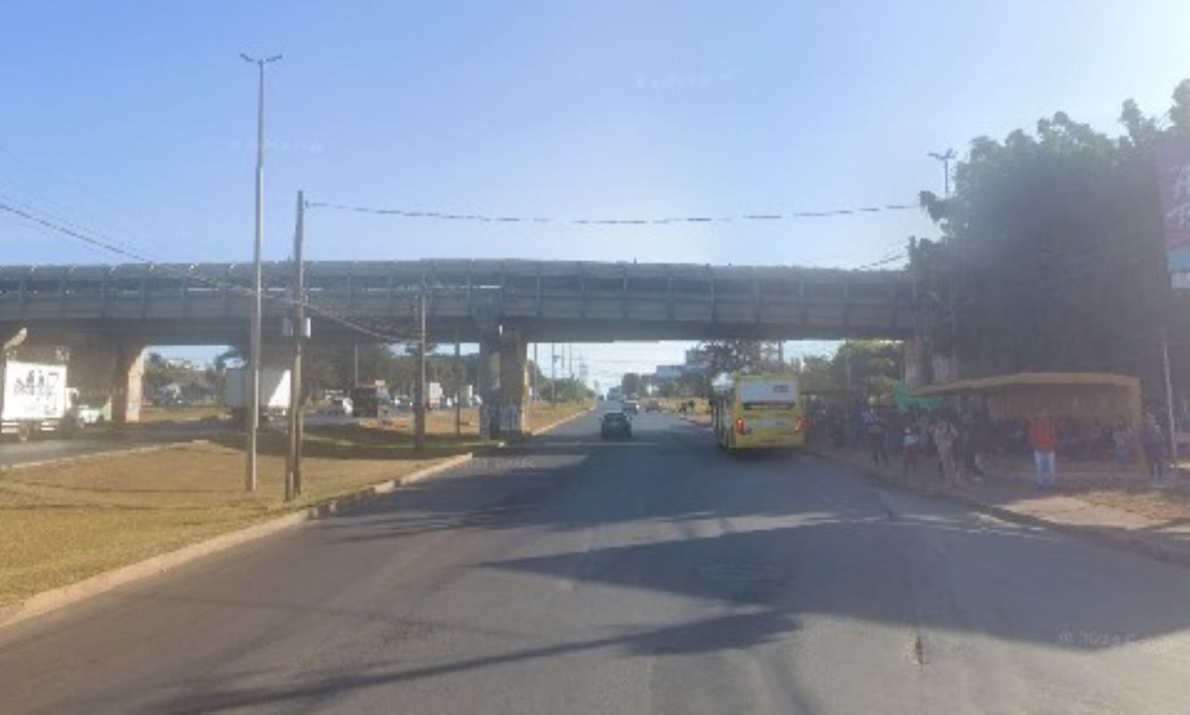 Pedestre é atropelado diante de shopping no DF e fica em estado grave