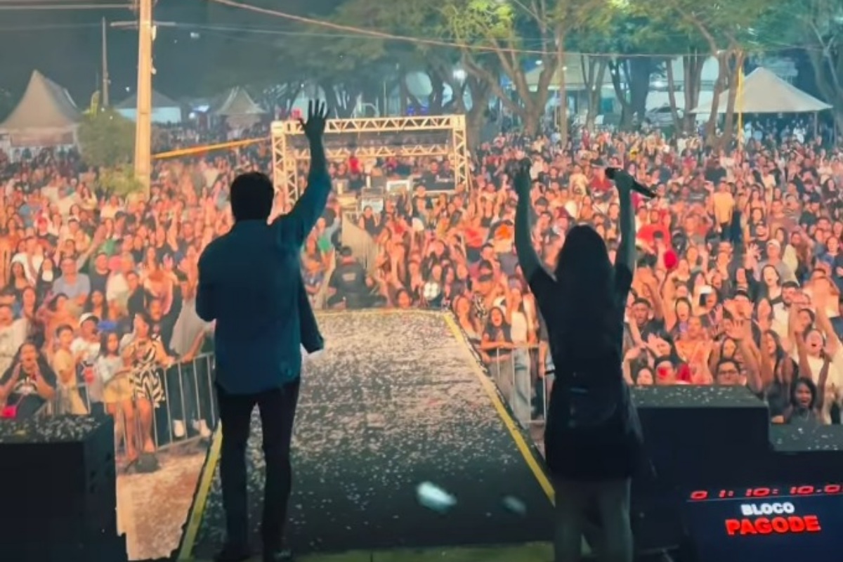 Imagem colorida mostra show de Thaeme e Thiago, uma das apresentaçoes pagas com recursos de emendas supostamente indicadas por Valdemar Costa Neto| Metrópoles