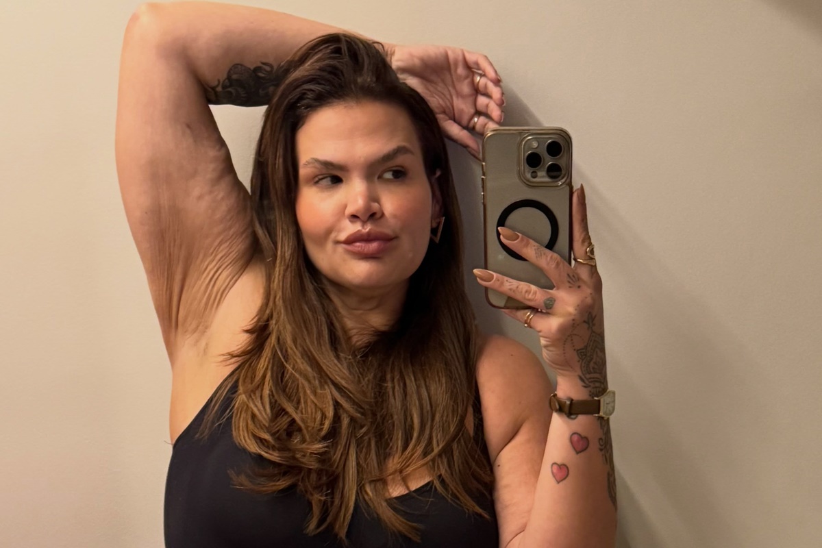 Thais Carla sensualiza nas redes sociais após perder 101 kg: "Oi"