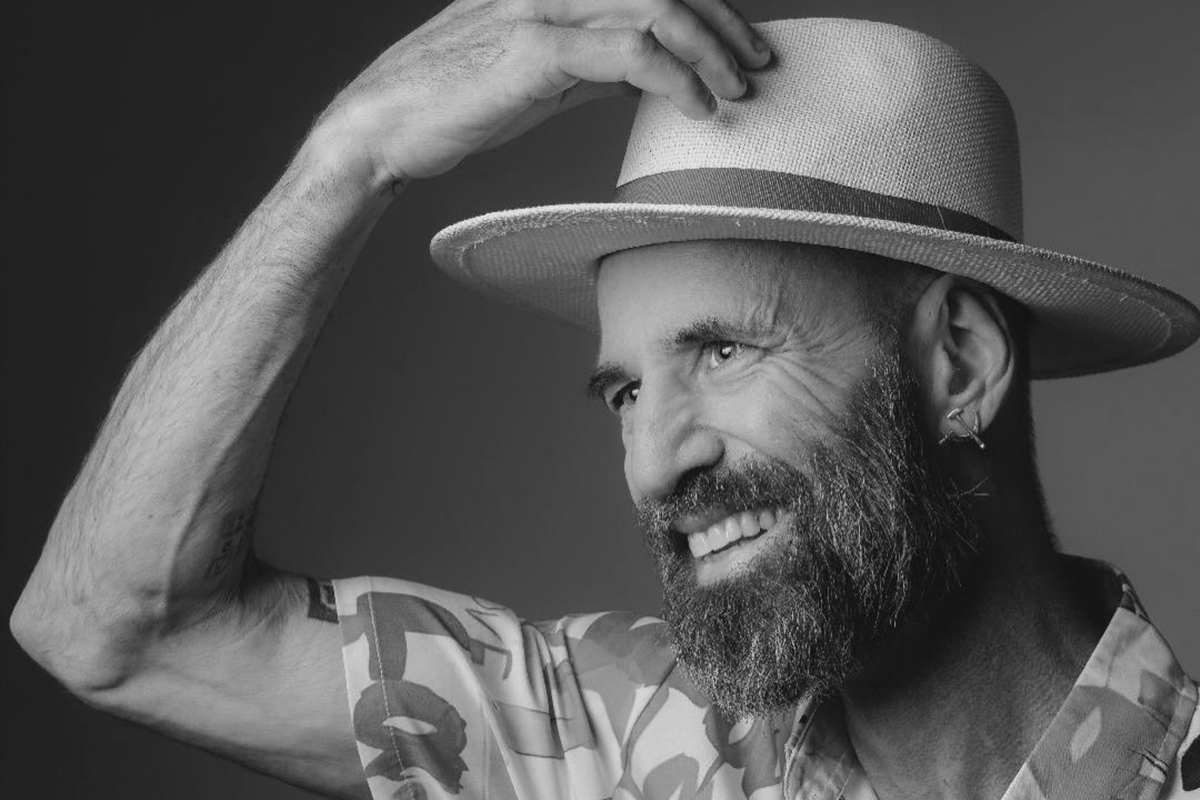 Influenciador que fez velório em vida morre após diagnóstico de câncer