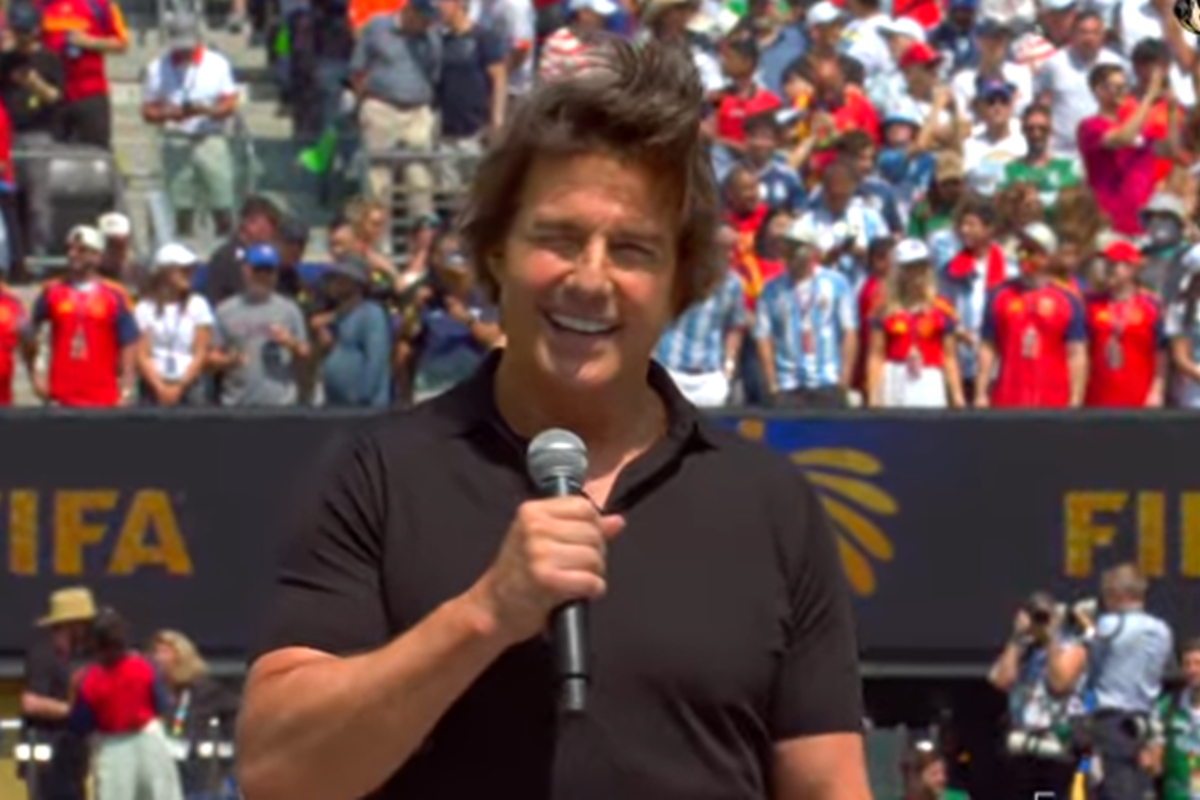 Tom Cruise discursa na abertura da final da Copa do Mundo. Veja