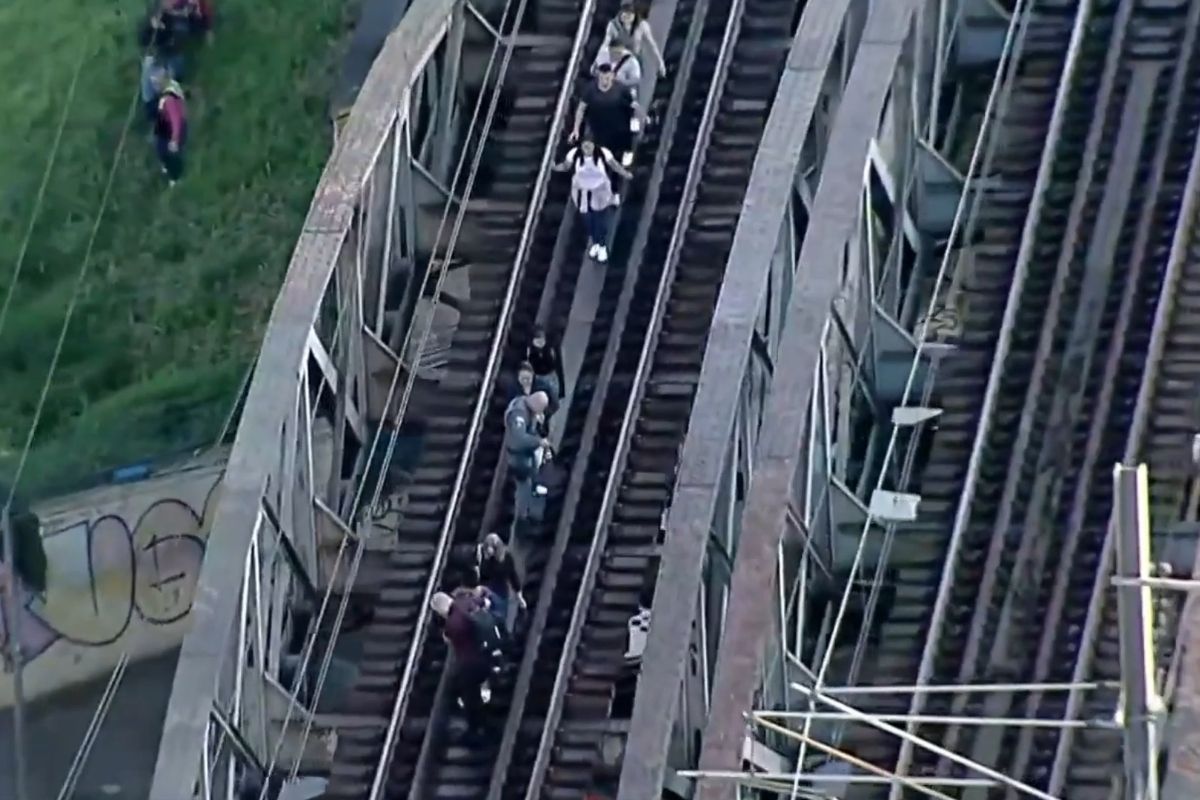 Metrô reforça operação após falha que interrompeu linhas 11, 12 e 13
