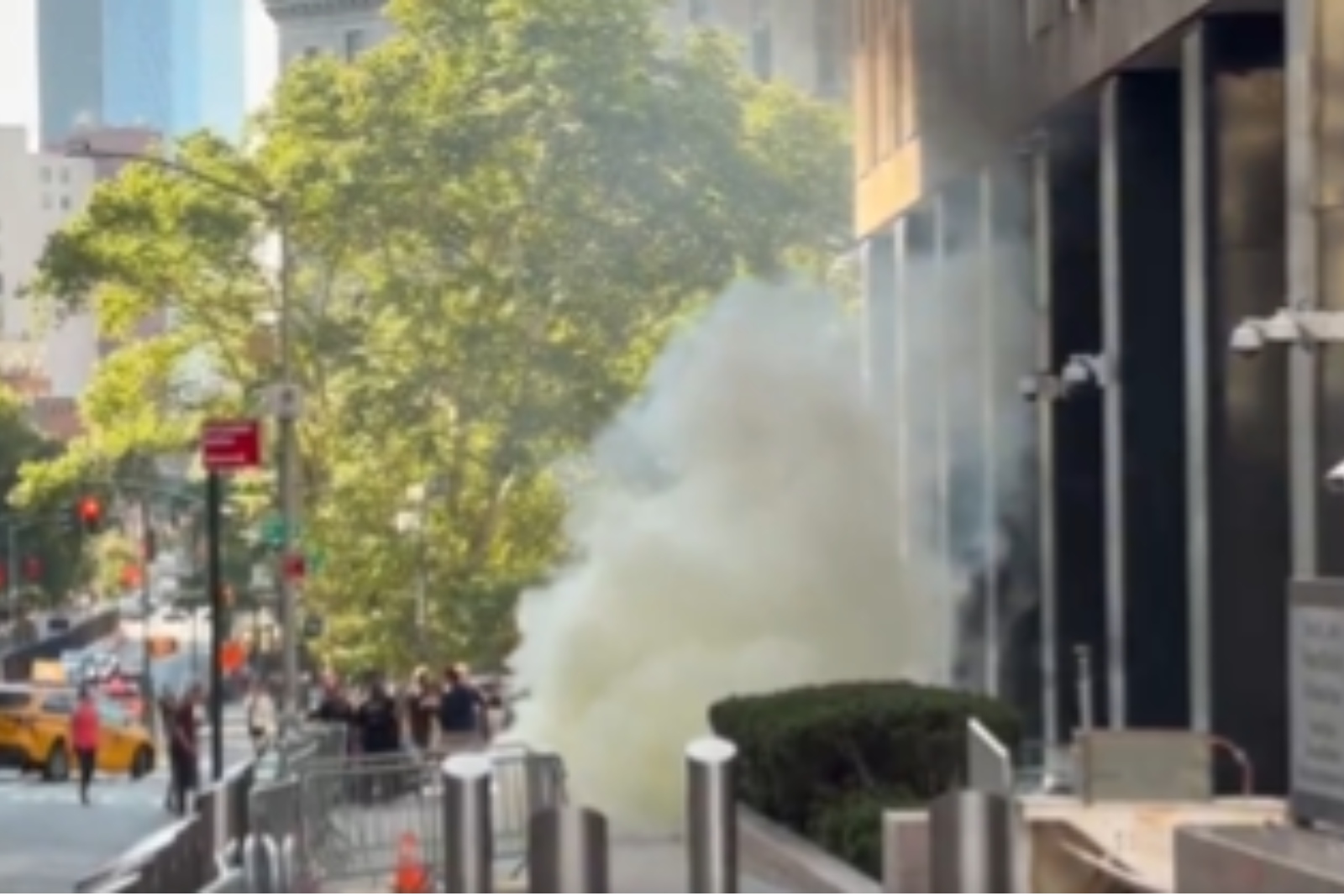 Suspeito é preso após explosão em frente ao Serviço de Imigração em NY