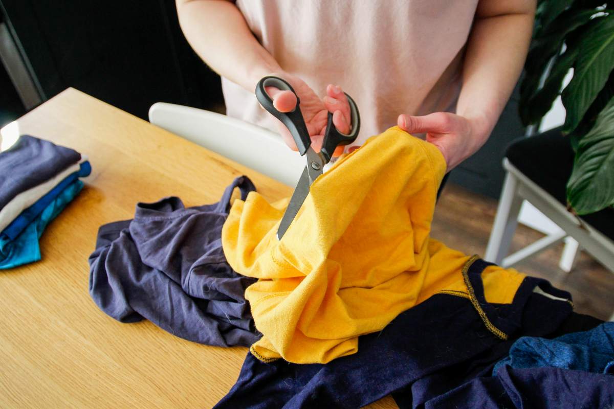 foto com cor. upcycling de roupas - metrópoles