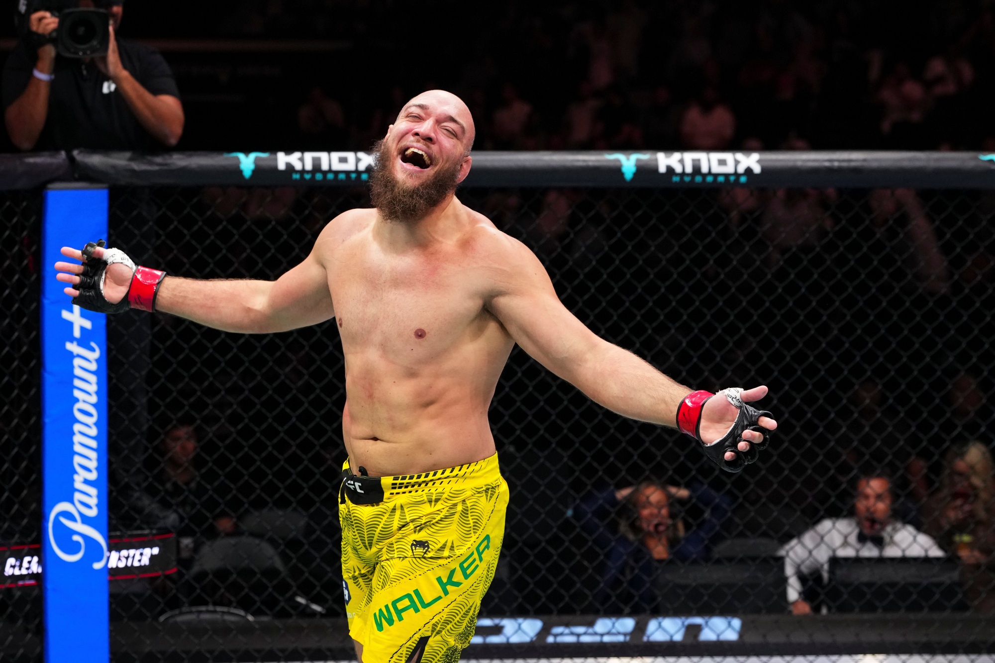 UFC Abu Dhabi: Valter Walker vence Thomas Petersen por finalização