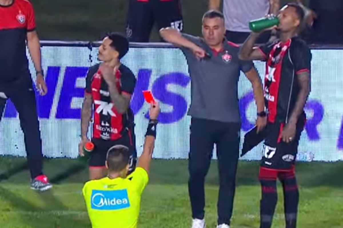 Desfalque e Dramaticidade: Vitória Sofre Duas Expulsões em Minutos Contra o Palmeiras