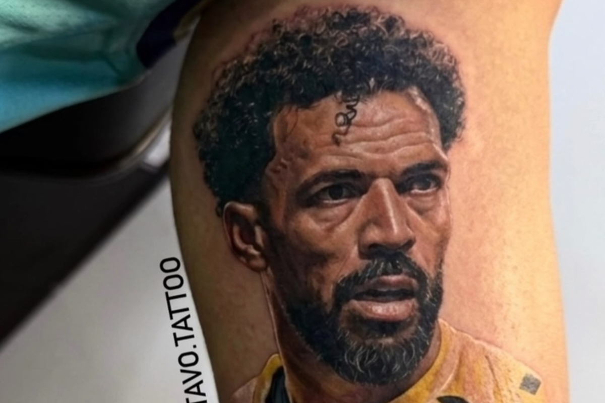 Brasileiro tatua goleiro Vozinha, de Cabo Verde. Veja imagens