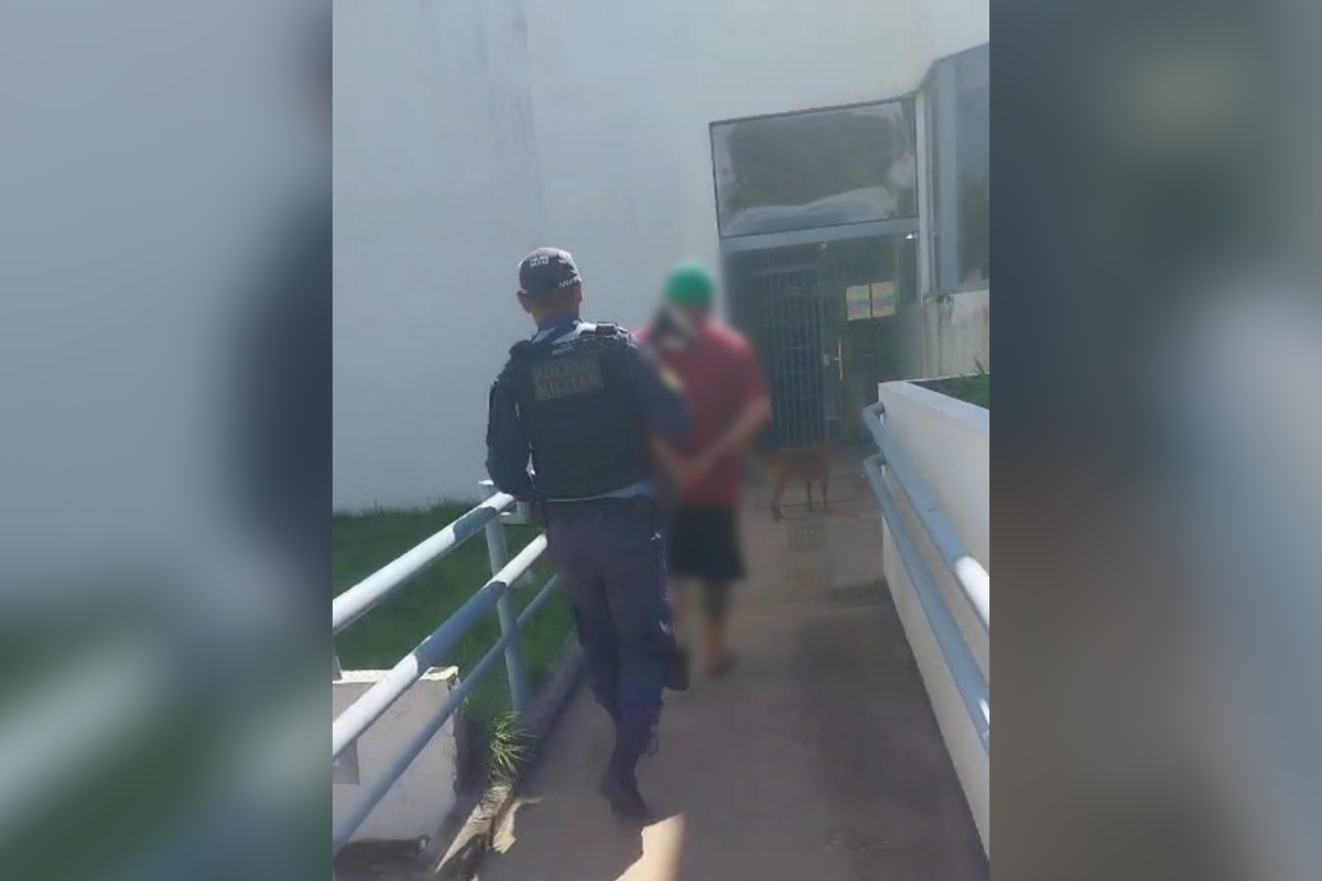 Homem atira na nuca de adolescente ao achá-lo sozinho com sua filha