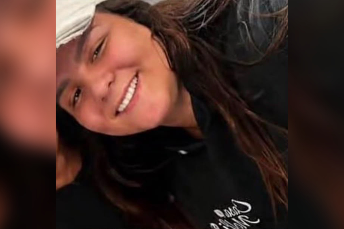 Carro segue após a abordagem da jovem