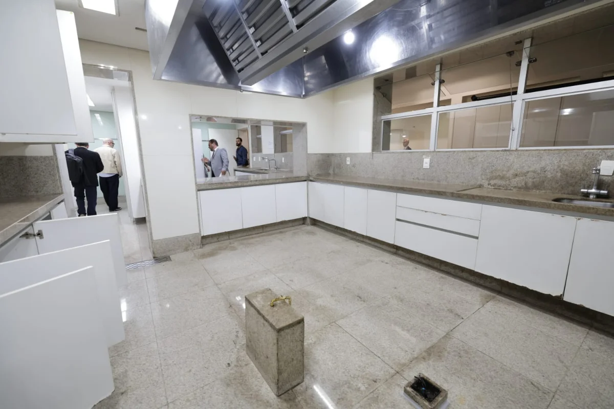 Utensílios usados em recepções oficiais estão entre os itens desaparecidos do acervo do Palácio das Mangabeiras.