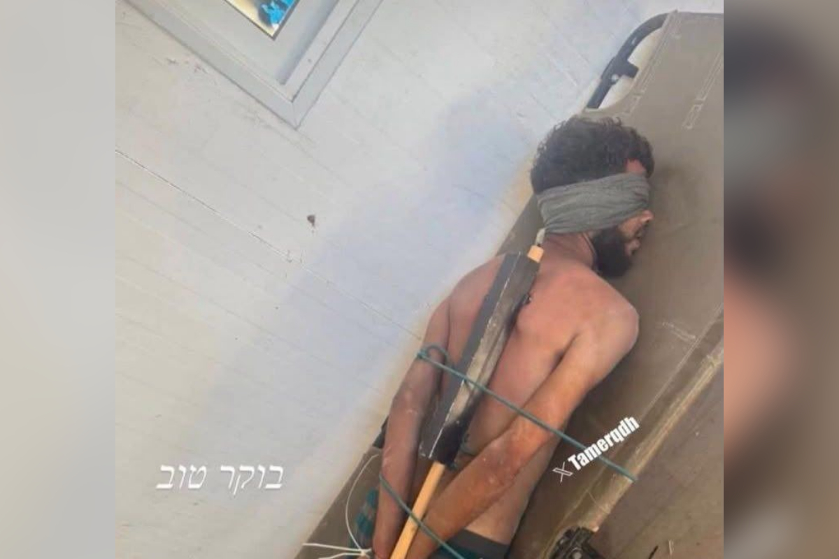 Israel investiga foto de palestino amarrado após denúncia de tortura