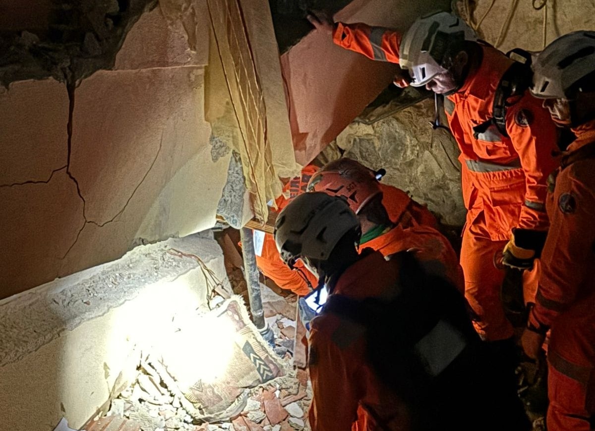 militares do corpo de bombeiros atuando na Venezuela