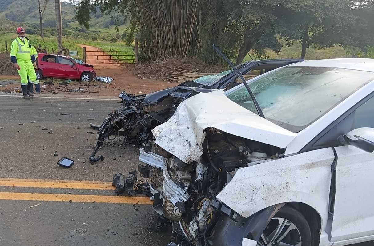 Batida frontal mata motorista em rodovia de Minas Gerais