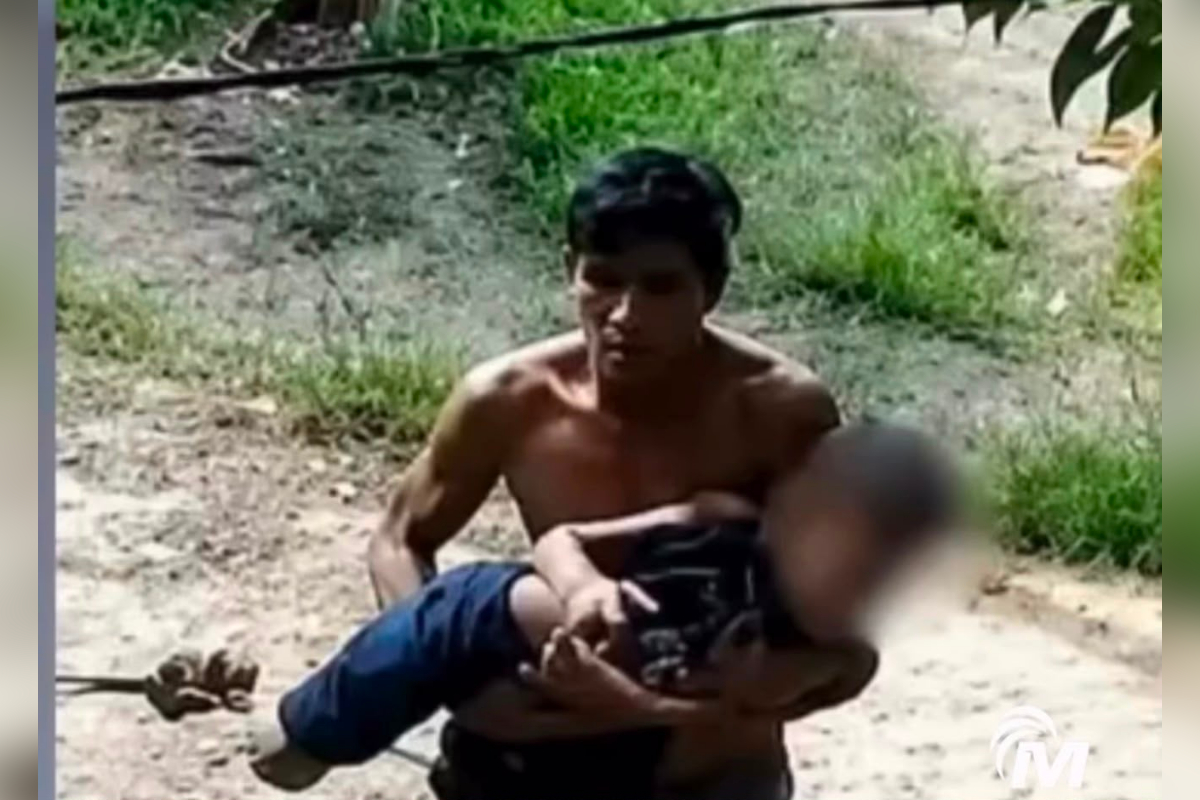 Câmera flagra pai pedindo socorro após filho de 6 anos ser esfaqueado
