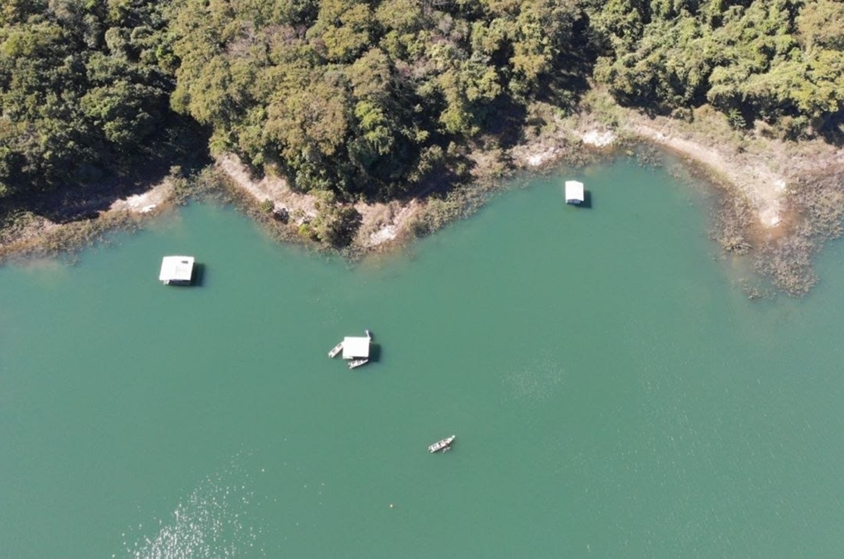 barco com bombeiros Rio Araguari