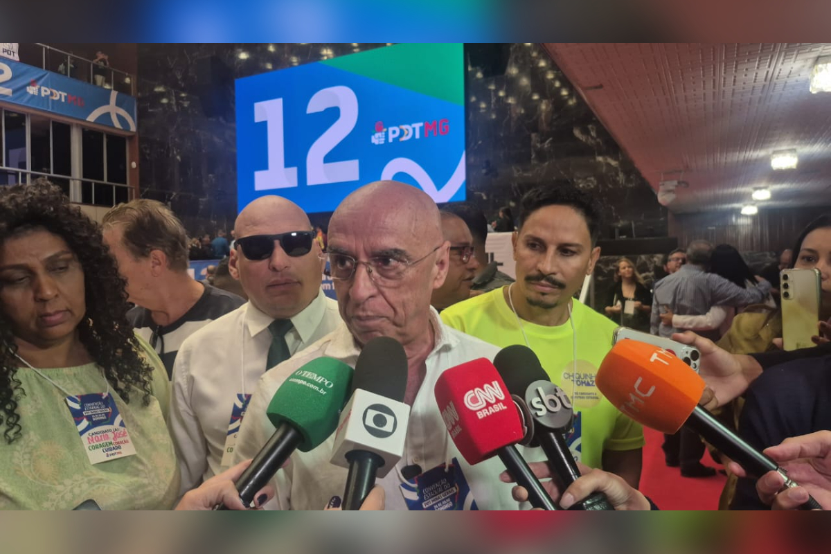 Presidente do PDT diz que partido tem "grata satisfação" por deixar base de Simões