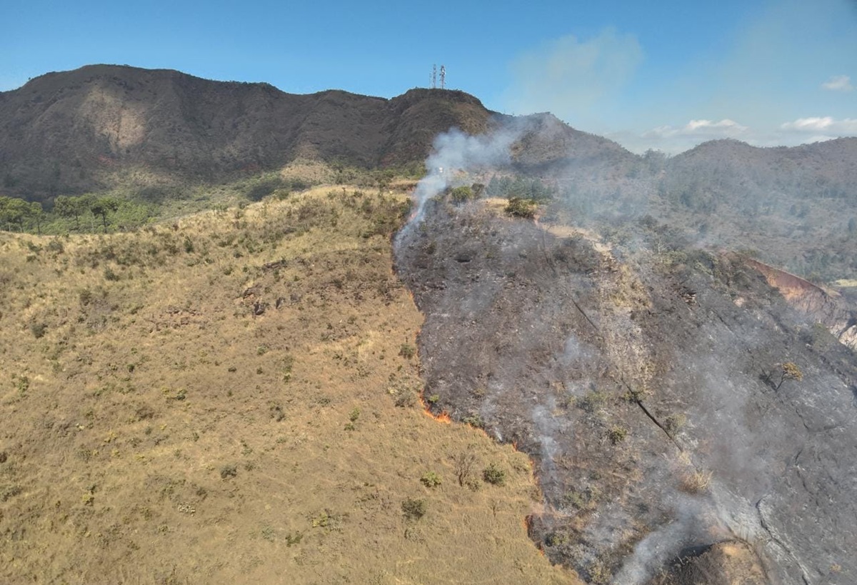 Imagem vinculada ao feed original: Incêndio é controlado na Serra do Curral em BH após mais de 7 horas