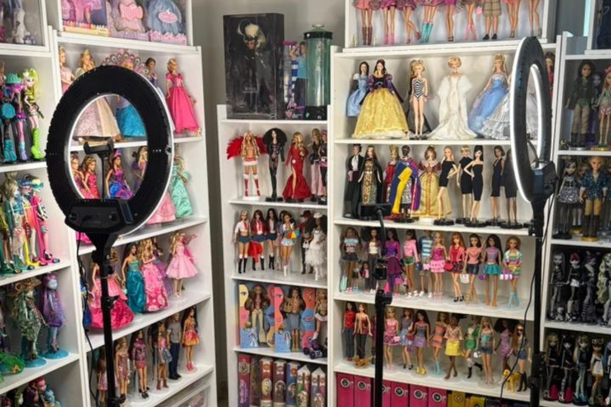 Jovem tranca faculdade para restaurar bonecas e viraliza na internet