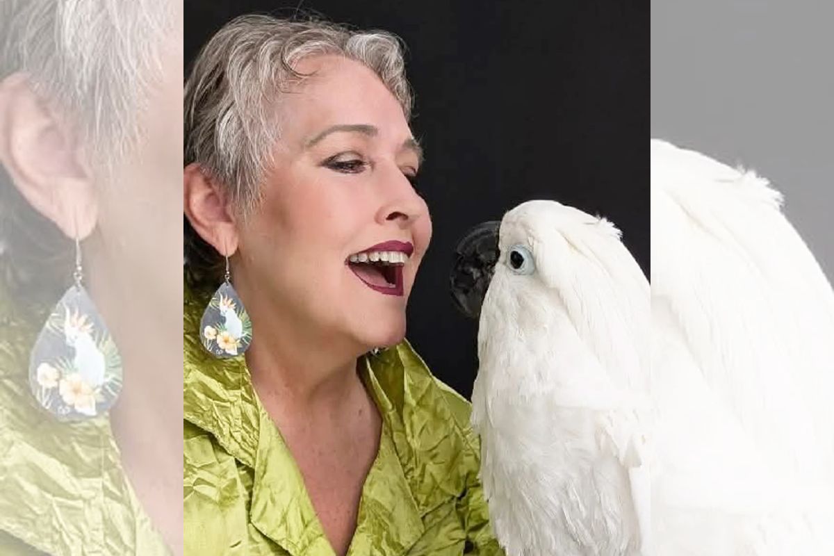 Cacatua cega e negligenciada vence prêmio inédito de terapia