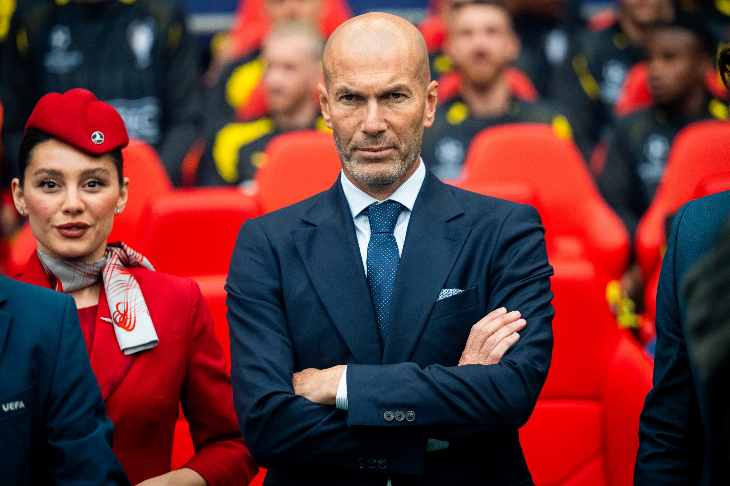 Zidane cobra combate ao racismo em apresentação na França