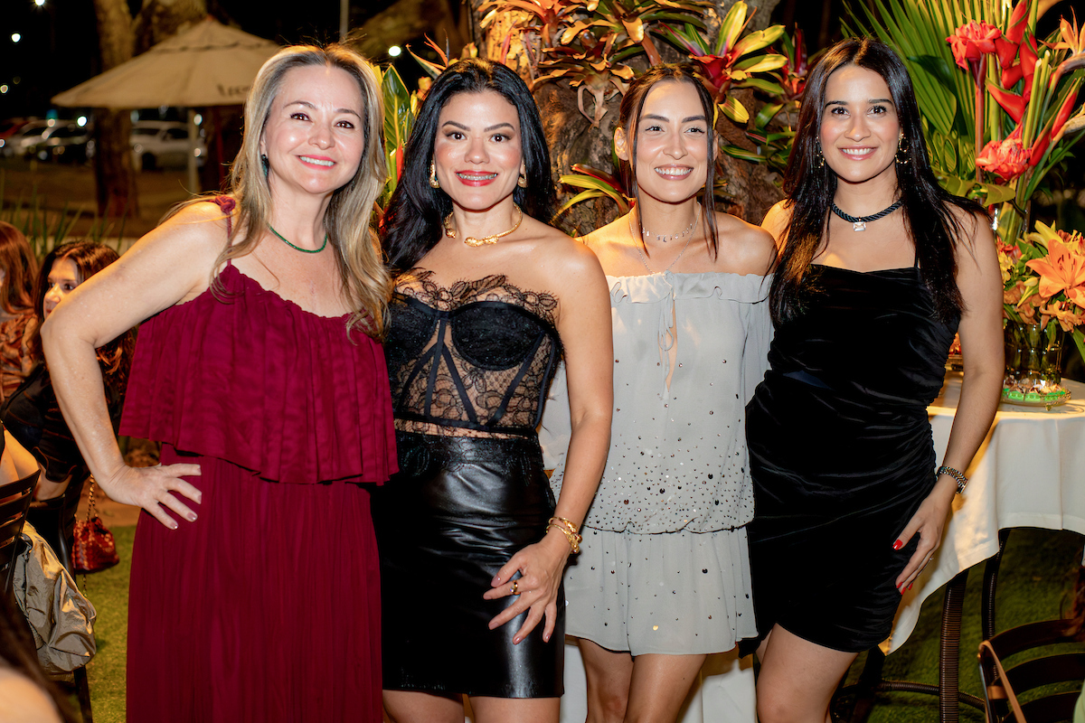 Mônica Veloso, Lorena Veloso, Juliana e Simone Lobão