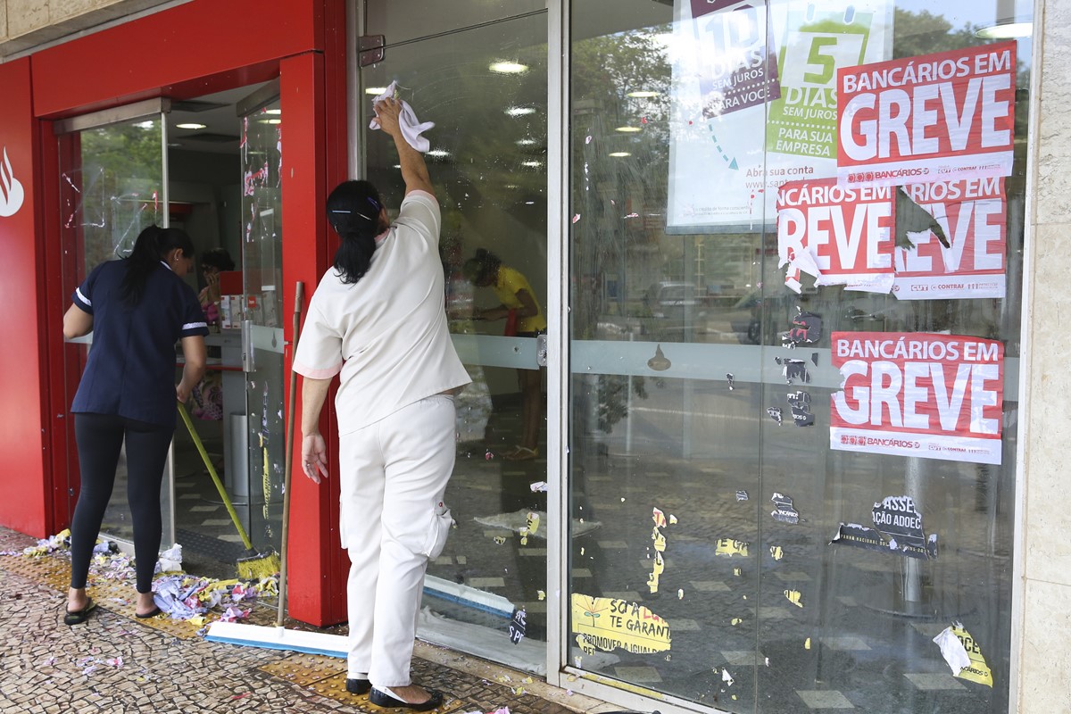 Bancários farão paralisação de 24 horas nesta quinta (20/8)
