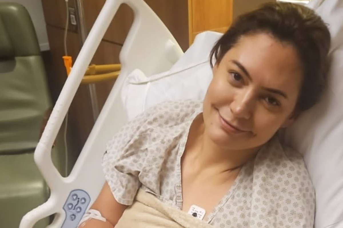 Imagem vinculada ao feed original: Michelle Bolsonaro publica foto internada em hospital: "1ª refeição do dia"