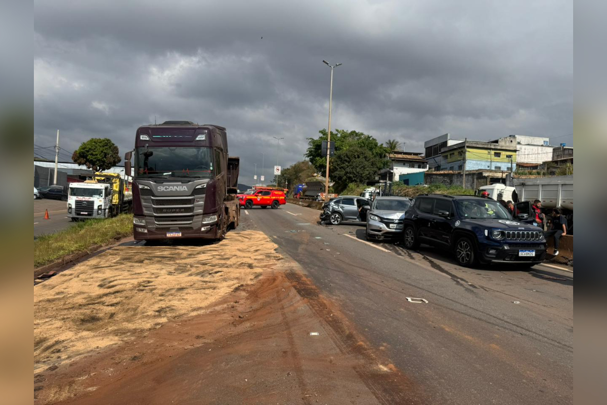 Carreta sem freio bate em oito carros no Anel Rodoviário em BH - QTU Questões do Universo