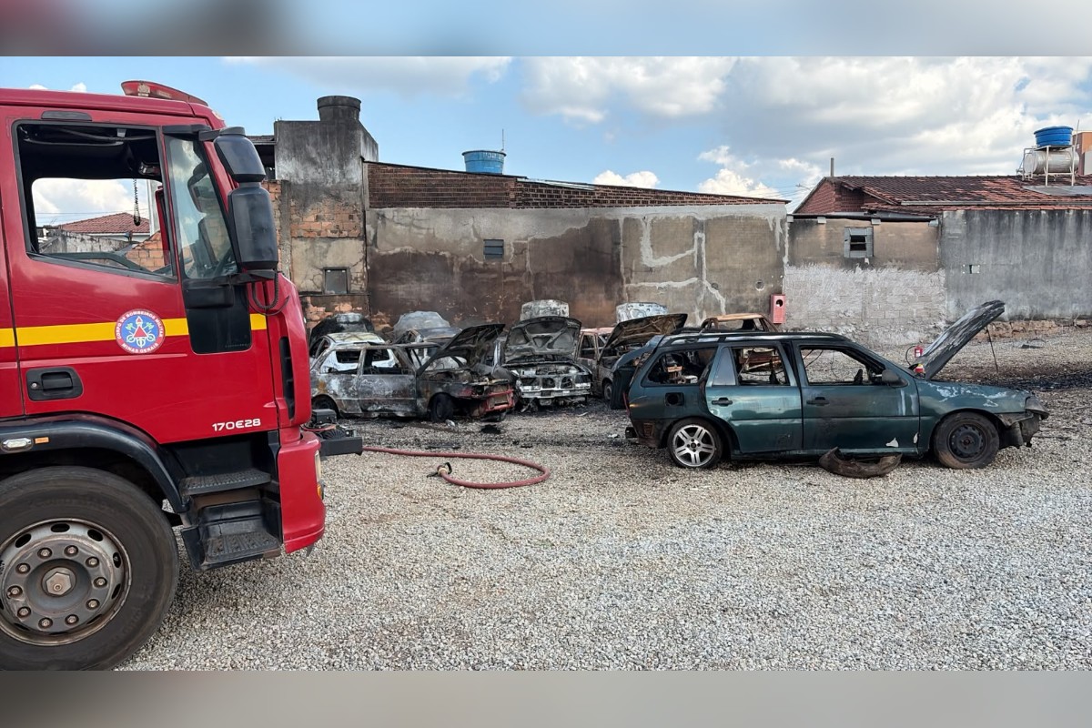 incêndio pátio carros Itaúna