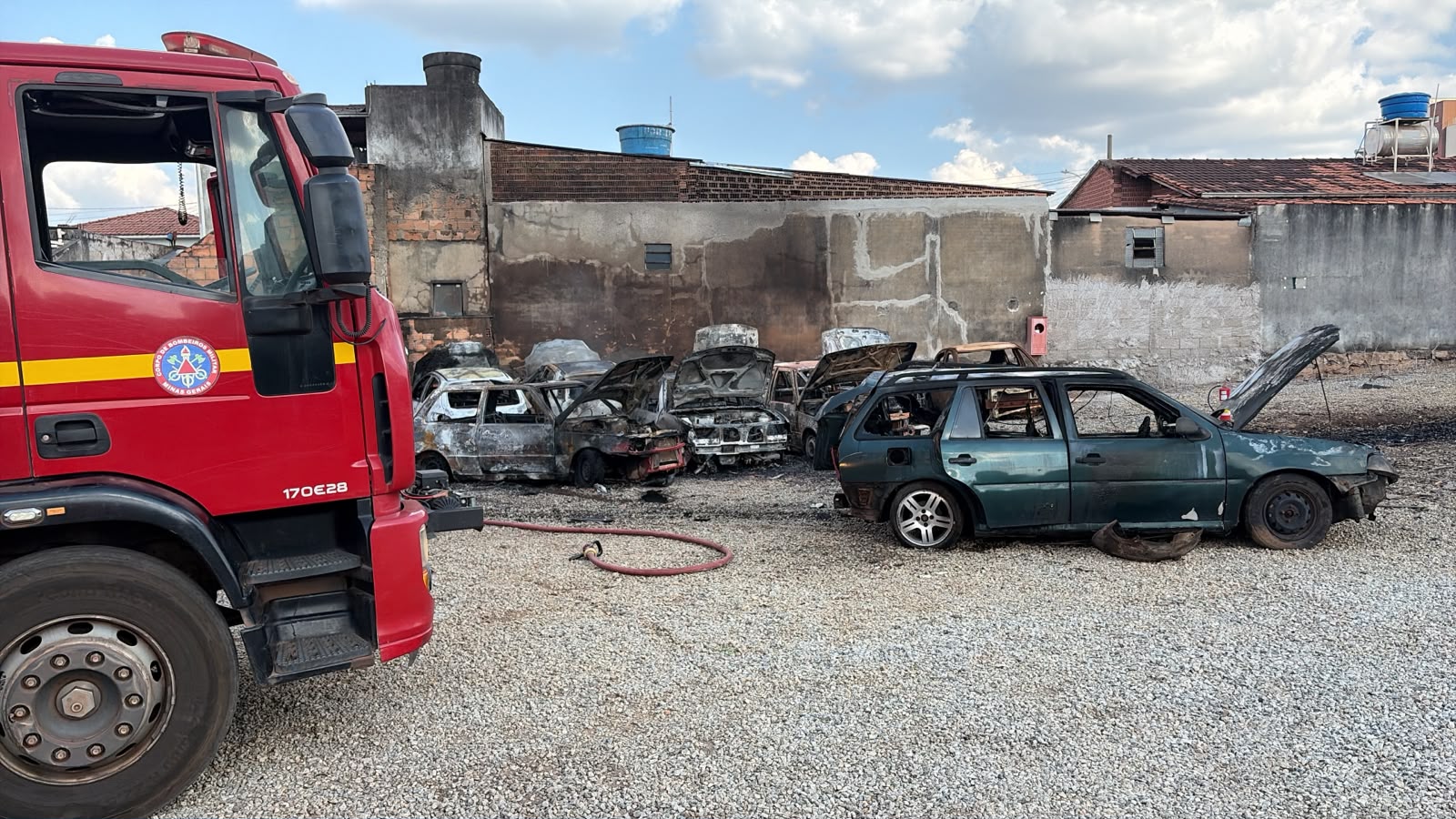 incêndio pátio de carros