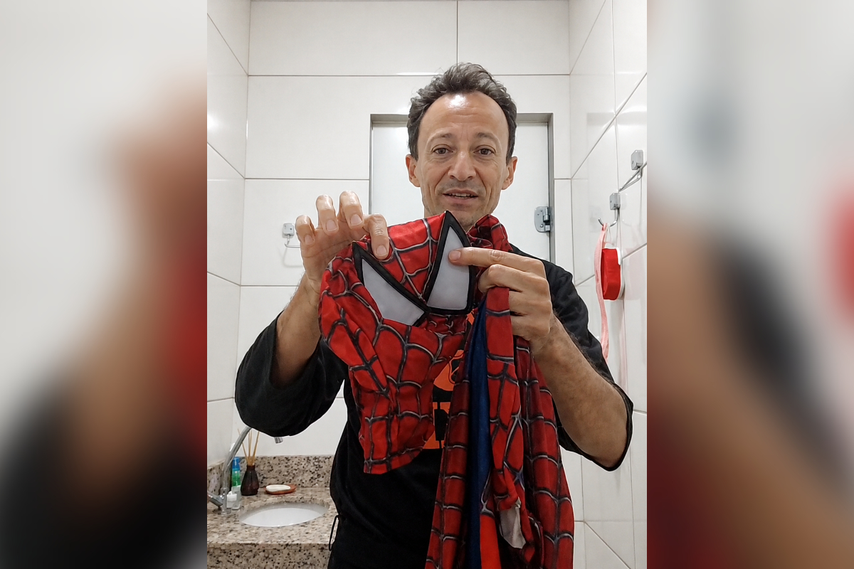 Wellington Teixeira da Silva é o homem por trás do Homem-Aranha que viralizou dançando na Praça Sete, em Belo Horizonte