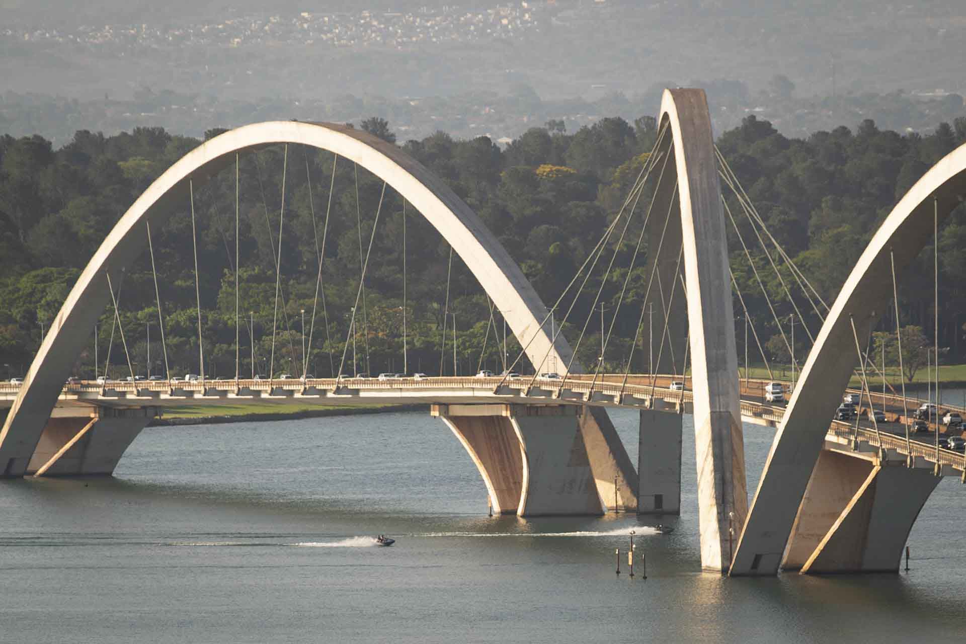 Corpo encontrado boiando no Lago Paranoá é de jovem de 18 anos