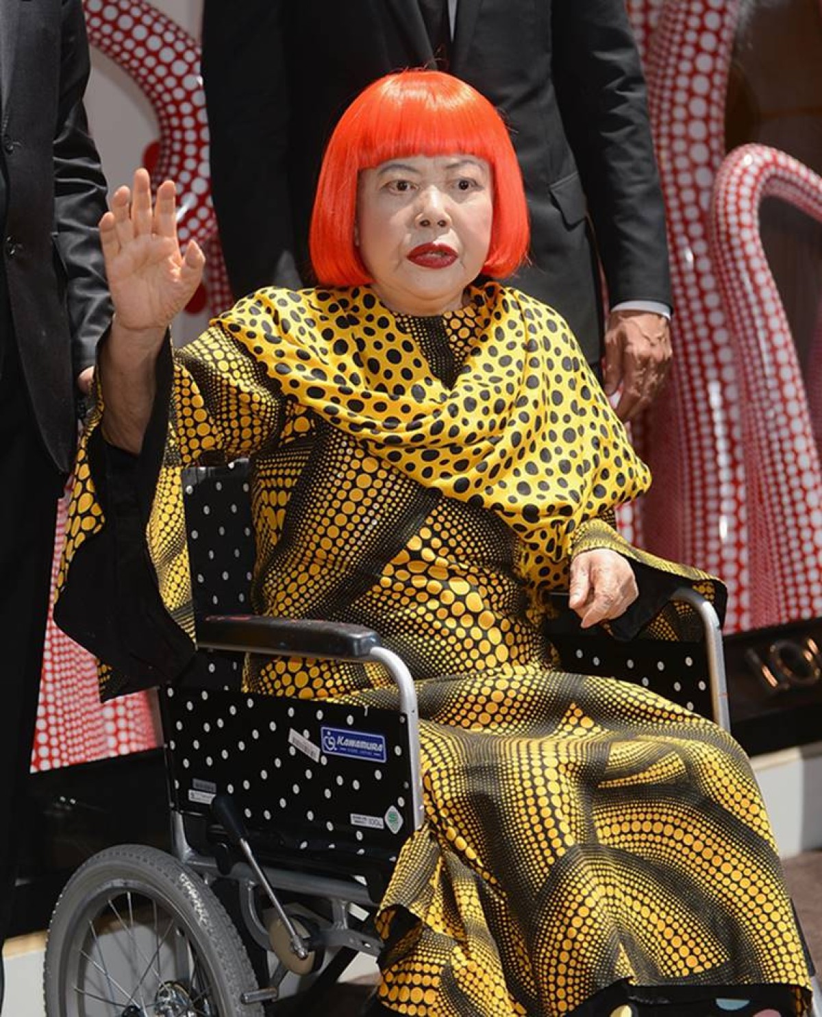 Morre aos 97 anos a artista japonesa Yayoi Kusama, a "rainha das bolinhas"