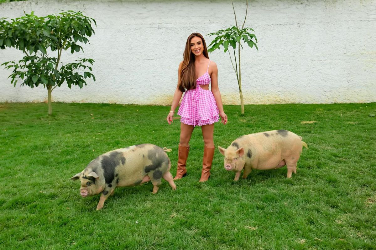Nicole Bahls em seu sítio