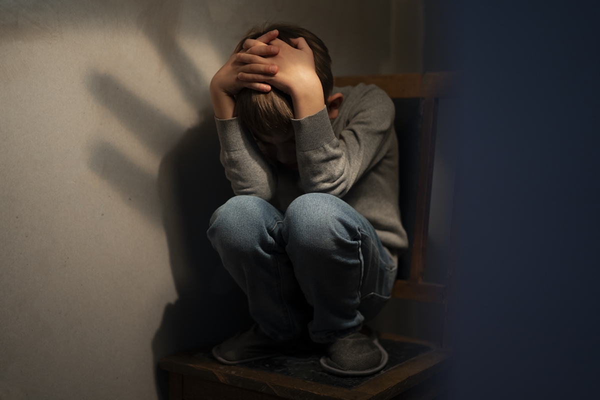 Exercício de respiração melhora conexão social de jovens com traumas