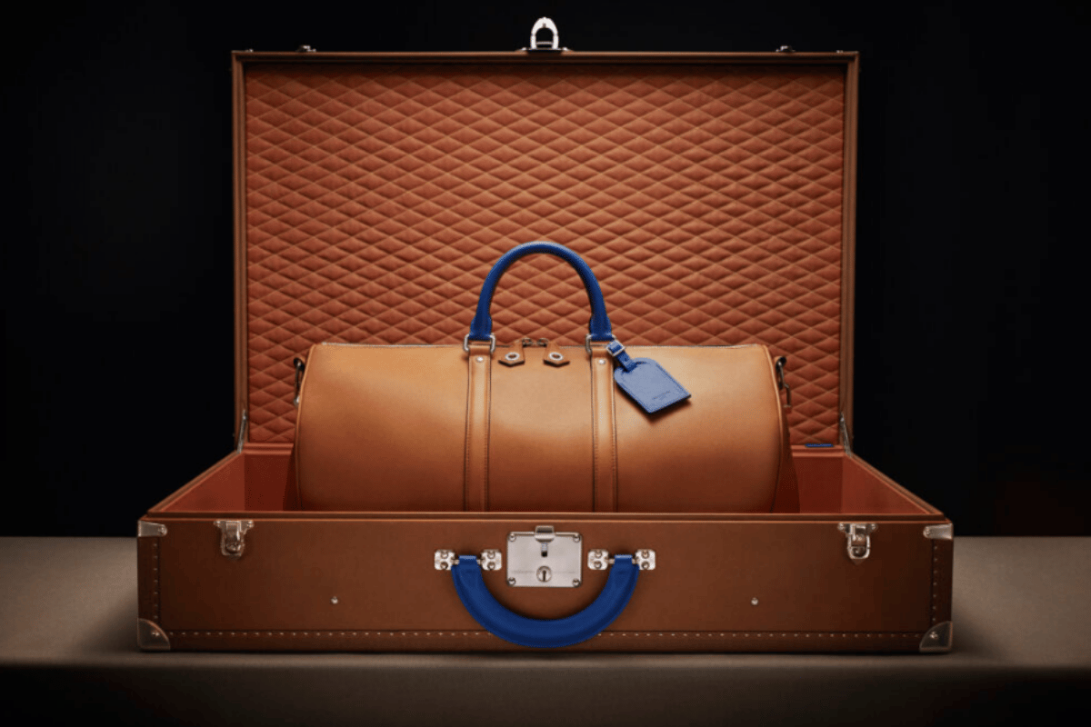 foto com cor. collab singer x louis vuitton - metrópoles