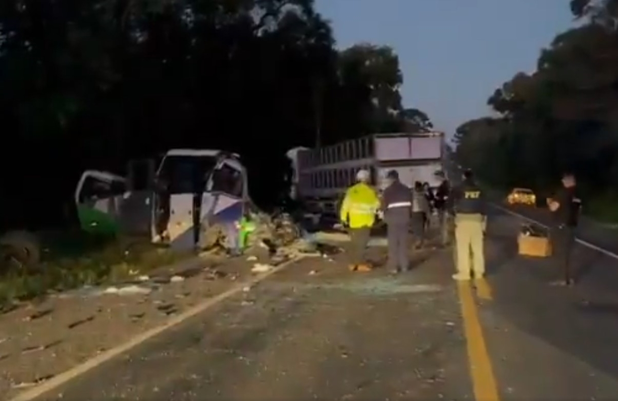 PR: acidente com 22 mortos envolveu micro-ônibus da Saúde de Imbituva - QTU Questões do Universo
