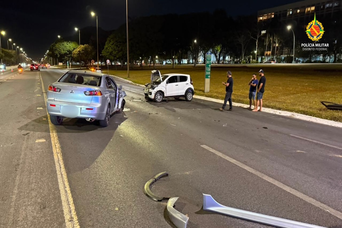 PM encontra drogas em carro envolvido em acidente que travou o Eixão - QTU Questões do Universo