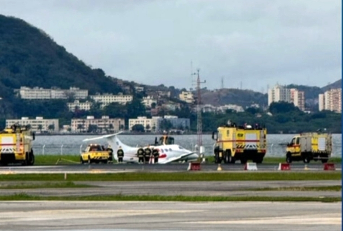 Aeroporto Santos Dumont é fechado após jatinho derrapar em pista de pouso