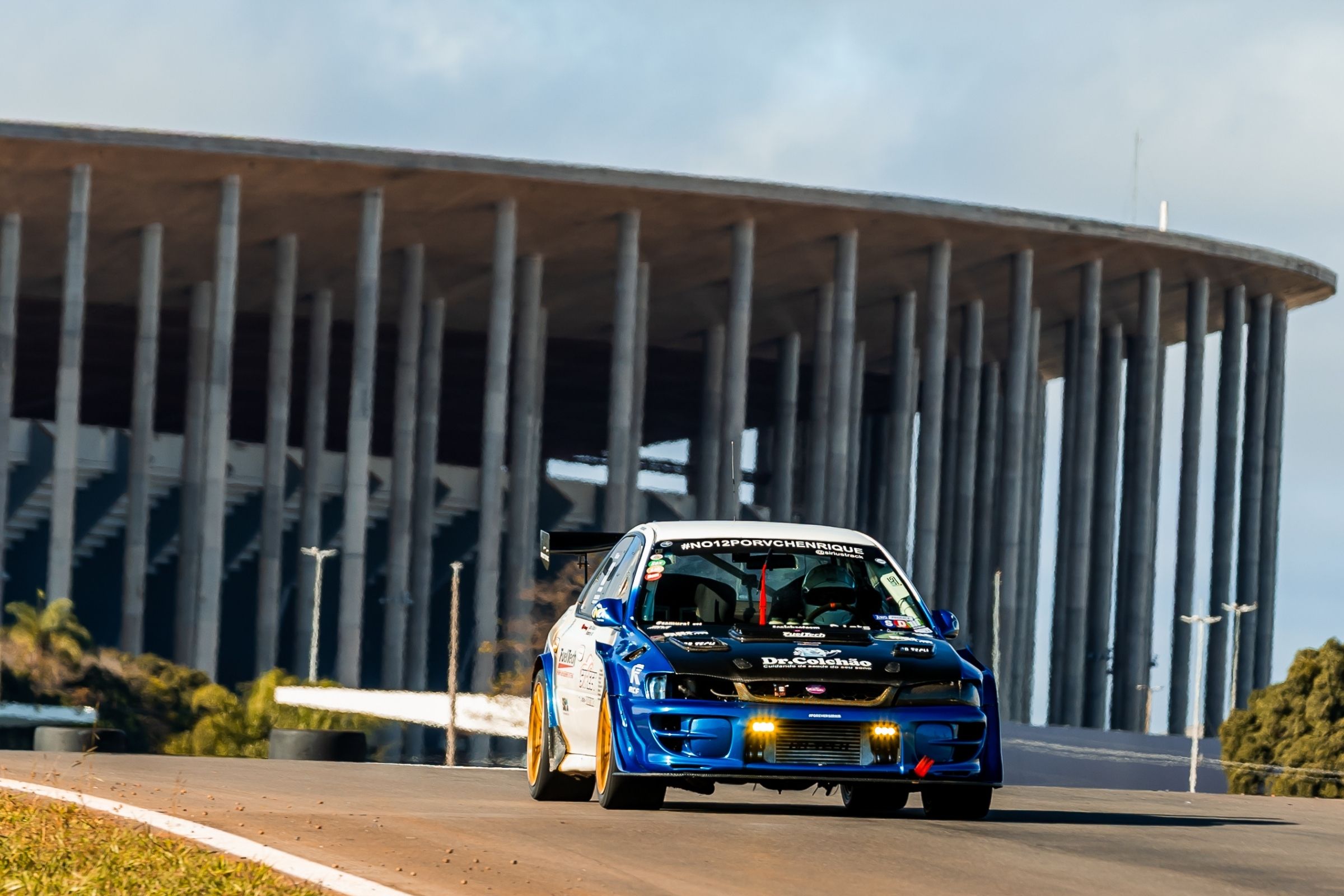 Piloto brasiliense alerta sobre racha: "Lugar de acelerar é no autódromo" - QTU Questões do Universo